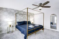 Beautiful Home w/ Private Yard! Walkable to Markets, Coffee Shops & More! Hotels in Lancaster