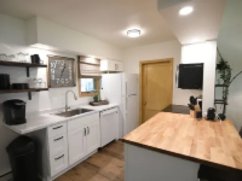 2 Bedroom Cul De Sac Cottage in Town Hotels in Ogle County