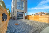 Luxe home near Space Needle & Lumen Field w/Views Hotels in Fremont