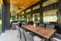 Welcome to The Yellowpine Retreat – Your Luxury Lakefront Retreat Lake Texoma Hotels in Sherman-Denison