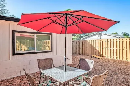 Updated Ranch near Airport & easy access to Beaches