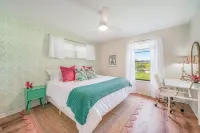 Heated Private Pool, 5 Miles to Beach. Colorful, bright family-sized home.