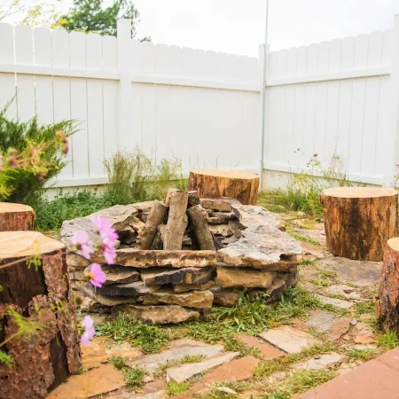 *Upscale & Downtown! Walk to Hot Springs & River!