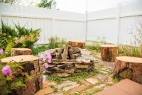 *Upscale & Downtown! Walk to Hot Springs & River!