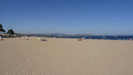 Quietly Situated Vacation Home with 4 Rooms and 2 Bathrooms Close to the Beach. Отели рядом с Аэропорт Йер