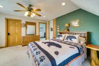 Lakefront Home~Hess Lake. Game Room, Fire Pit, Kayaks, Great Views, Large Yard