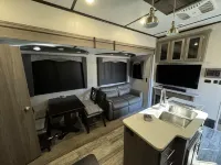 Huge RV-Lake Russel & Lake Secession Camplife - Hunting and Fishing Playground