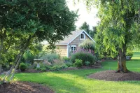 Newly renovated Carriage House, on lovely property near Intercourse, PA Rumspringa Brewing Company 주변 호텔