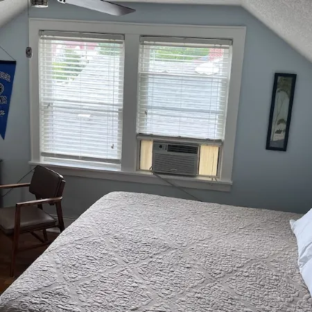 Bristol Short Stay for Work, Nascar,Music, 1Bdrm King Size, Queen Sleeper Sofa.