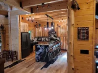 New luxurious Cabin, 10 min away from old man cave