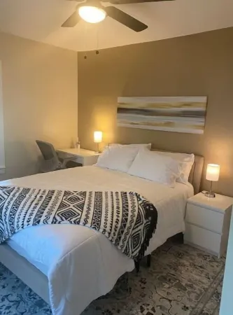 5 bedroom in the center of Springfield . Отели в г. Спрингфилд