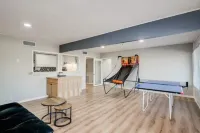 All yours! Tranquil & serene Hill Country family home on Lake Travis in Austin.