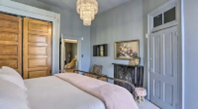 Historic Charm in St. Elmo 3Br/3BA Situated on over an Acre at Base of Lookout