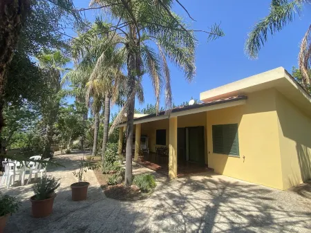 DESCRIZIONE STRUTTURA Отели в г. Capo Vaticano