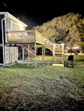 The Scooby Shack-A fully remodeled home with private neighborhood beach access!