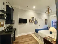 Ulysses Suites, Suite 204