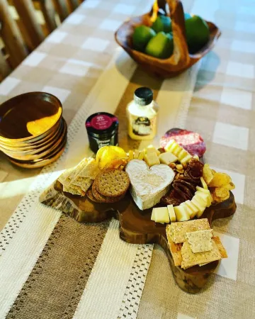 Blue Ridge Mtn Log Cabin  4 Bedroom + Treehouse Bird Watchers