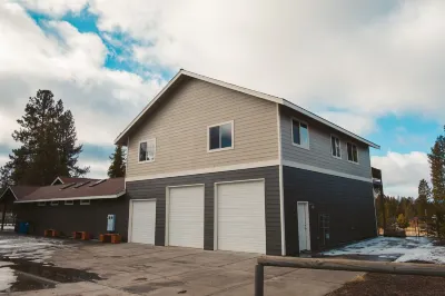 Private Riverfront Lodge w/ Indoor Pool, Movie Theater, Hot Tub on Acreage Hotels near LaPine State Park