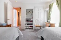 Upscale 1 Story 3 Bd 2 Ba on Bourbon Trail Close to Town 4 Beds/3 XL Beds + Q/S