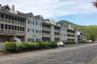 Spacious 1 Br; Views of Loon Mountain! Hotels near Loon Mountain Ministry