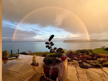 Romantic Private & Detatched Guest Home behind the gates of a Chateau on the Sea