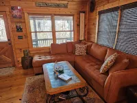 Relaxing 2 bedroom 2 bath cabin minutes from Dahlonega city center! Hotel a Lumpkin County