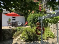 Little Gem in heart of Old Village with private hot tub from Nov 2021 Hotels in 