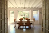 Renovated, modern and very central house! Terrace and garden Các khách sạn ở Barfleur