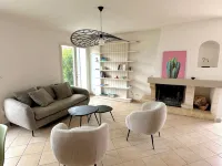 150 m2 VILLA with 1000 m2 garden and swimming pool Hotels in Bessan