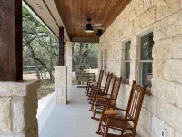 Professionally Decorated & Fully Stocked Luxury Home Near Frio River