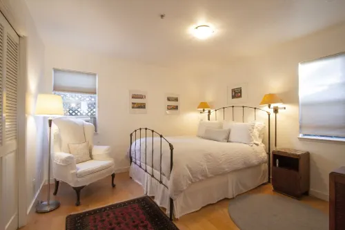 Healdsburg Cottage  Walk to the Plaza, Workspace