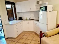 Hibiscus Delights @ Apartment 19