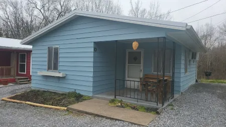 Cabin 8 Fish Island Resort Cozy stand alone cabin close to Lake Barkley