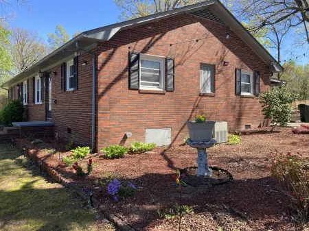 Comfortable and quiet apartment minutes from downtown in Thomasville