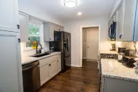 Modern Convenient Spot for 9 to Enjoy & Relax!