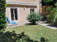 Apartment RDJ in quiet property in the countryside, near Lyon
