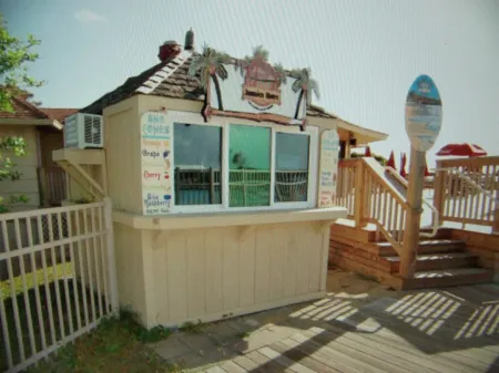 Pelican View Villa- Steps to beach, pool, bars, restaurants, & close to golf