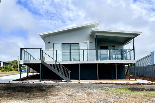 HORIZON at BINALONG BAY Have fun with the whole family at this new beach house.