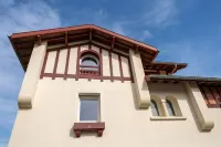 Upscale villa on the dune, a stone's throw from the beach
