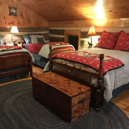 Sleepy Creek-Antique Log Cabin/4 Acre/Bold Stream/Near Boone and BR Pkwy/Firepit