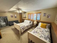 The All Inn: Spacious 3-Bedroom Home 1 Minute from Shattuck-St. Mary's School!