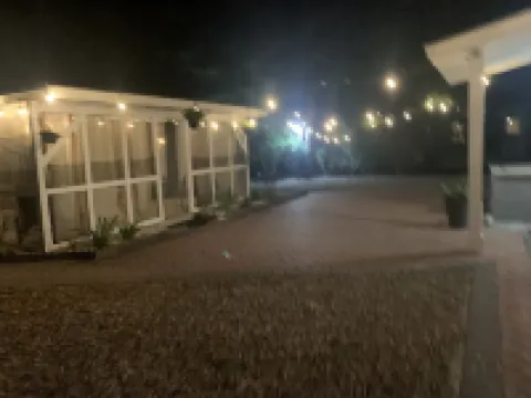 Stylish & Spacious Princeton Basement Apt with King Bed, Private Entrance