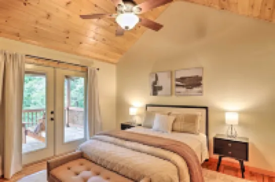 Cozy Cabin at a Mountain Resort 4 Mi to Downtown!