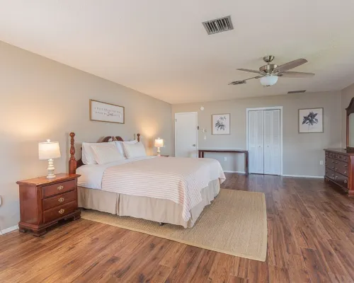 4Br Private Pool Home, Screened Lanai, & 3mi to Srq Airport Hotels in Whitfield