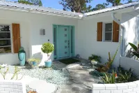 Private Luxury renovated pool house 1.5 miles to Manasota Beach.