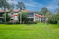 Bright and Modern 3 Bedroom 2 Bath Condo in PGA National - Pool Access (heated)