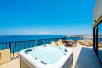 Islet Promenade Seafront Penthouse With Private Hot Tub