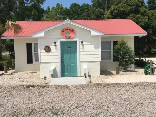 The Oyster Bed- Riverwalk Cottages Unit 204 B Hotels in Carrabelle