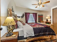 'RIVER HAVEN' is a serene riverside cabin on the Rogue River Hotels in Trail
