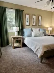 The 19th Hole Hotels near First Presbyterian Church